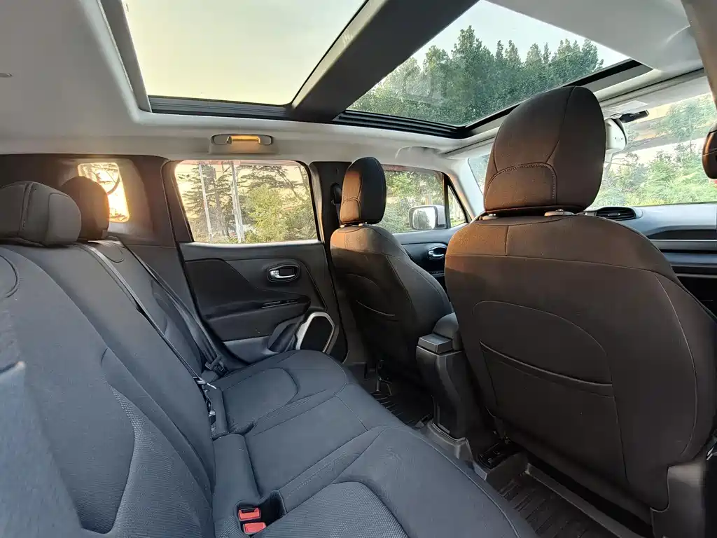 Jeep Renegade — миниатюра 8