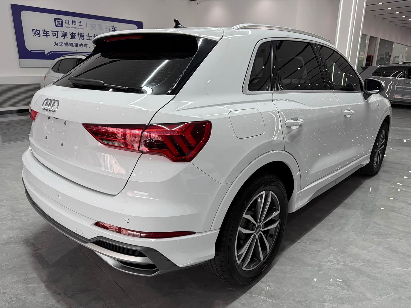Audi Q3 1.4 л 2023 г. Белый, пробег 24000 км