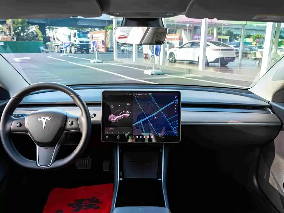 Tesla Model 3 — миниатюра 17