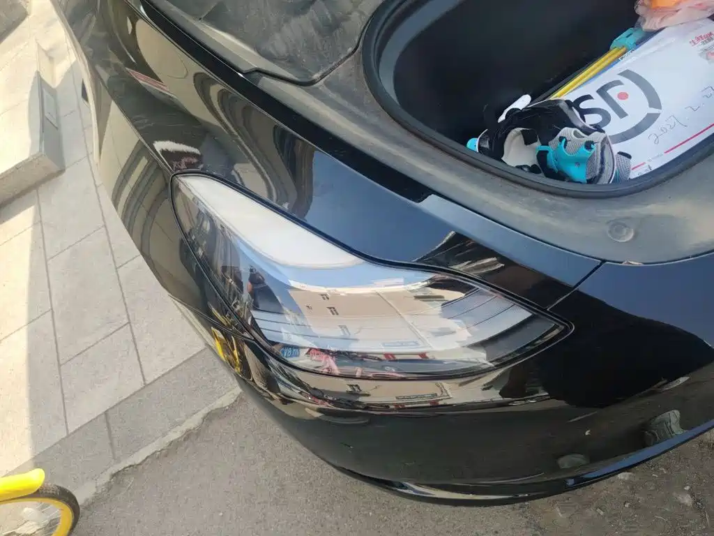 Tesla Model Y — миниатюра 7