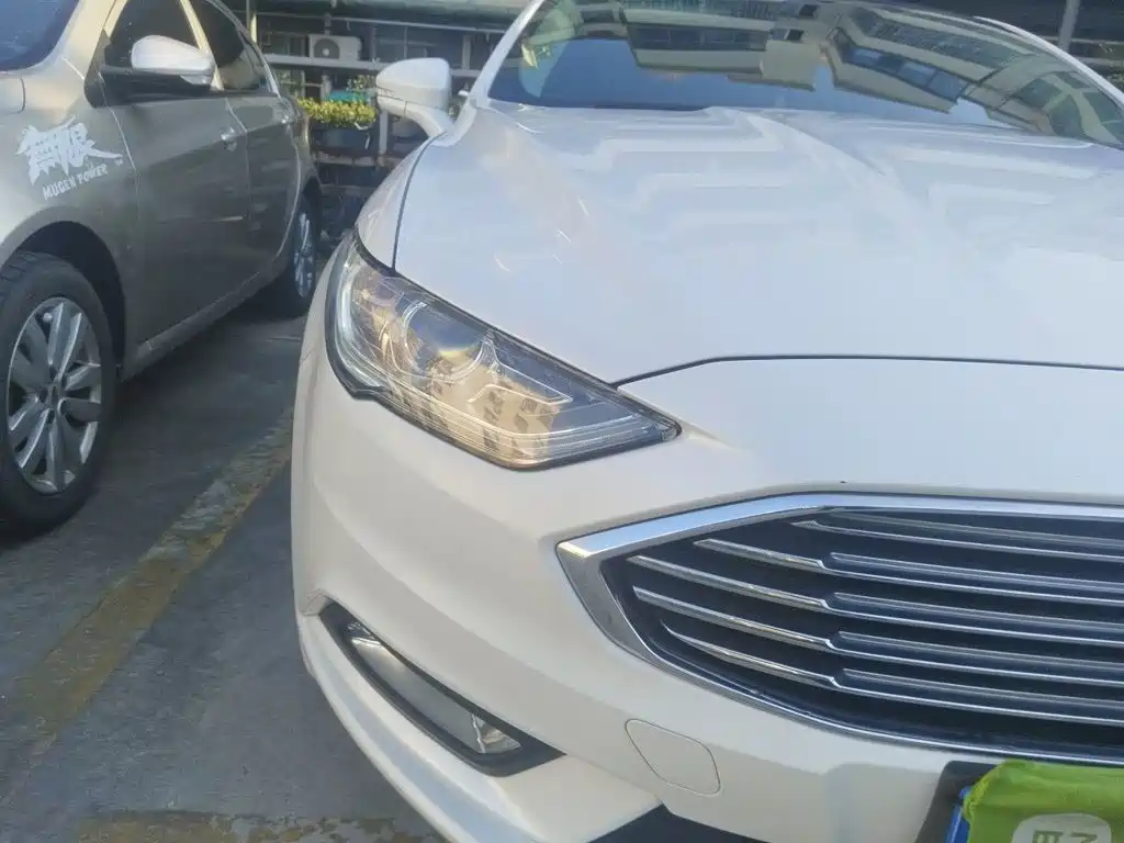 Ford Mondeo — миниатюра 7
