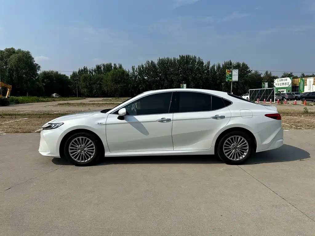 Toyota Camry — миниатюра 7