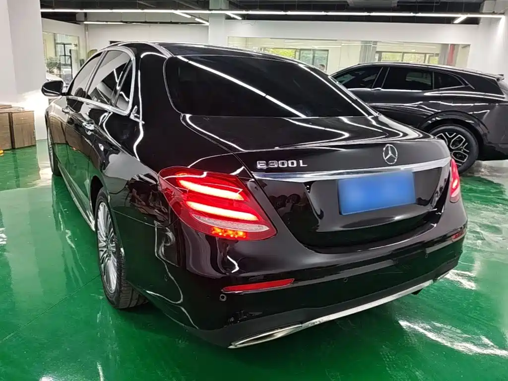 Mercedes-Benz E-Class — миниатюра 5