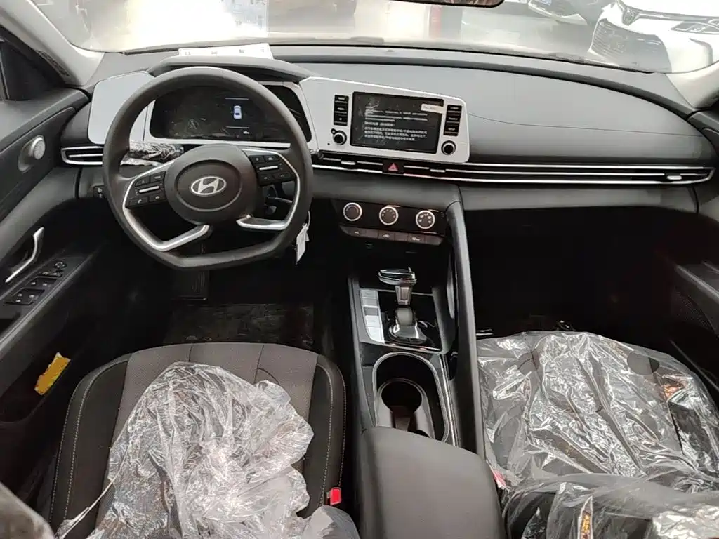 Hyundai Elantra — миниатюра 10