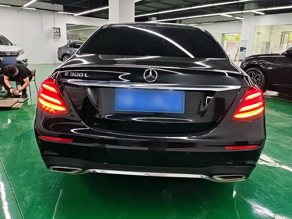 Mercedes-Benz E-Class — миниатюра 6