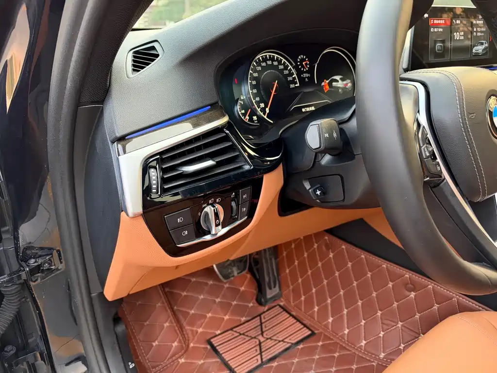 BMW 5 Series — миниатюра 9
