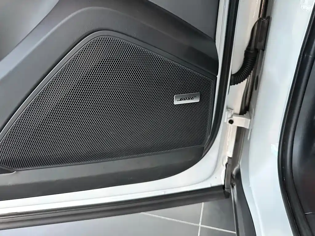 Porsche Cayenne — миниатюра 10