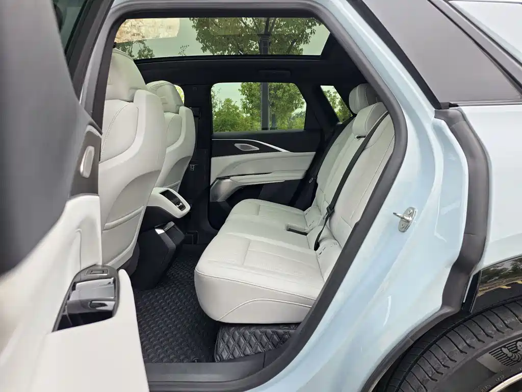 Cadillac Lyriq — миниатюра 10