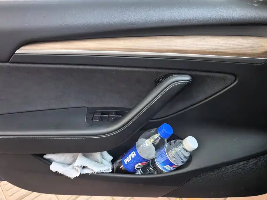 Tesla Model 3 — миниатюра 7
