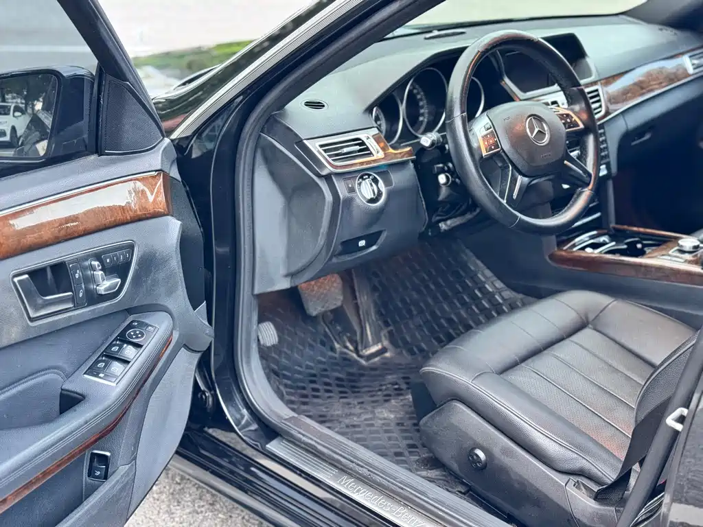 Mercedes-Benz E-Class — миниатюра 11