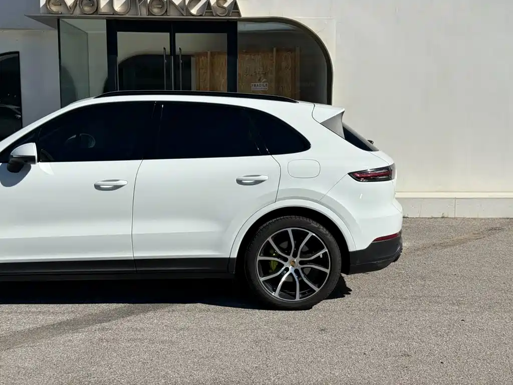 Porsche Cayenne Hybrid — миниатюра 6
