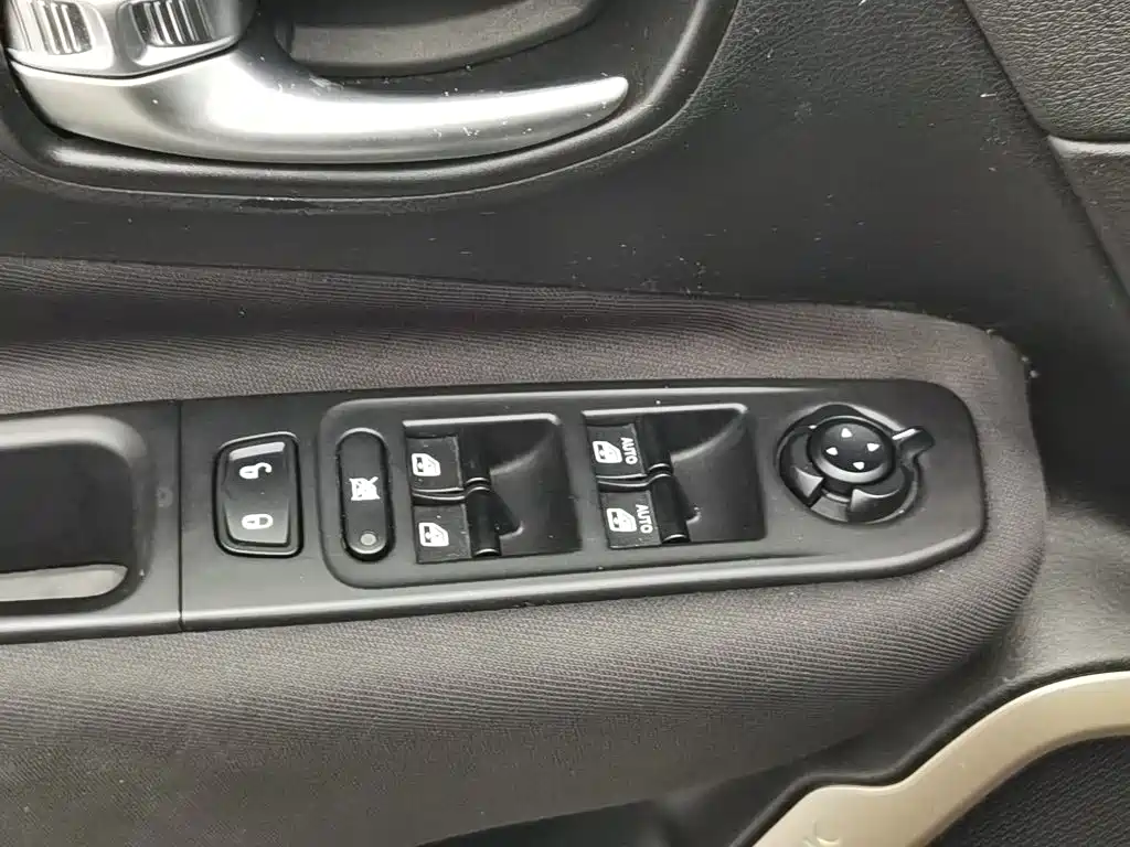 Jeep Renegade — миниатюра 9