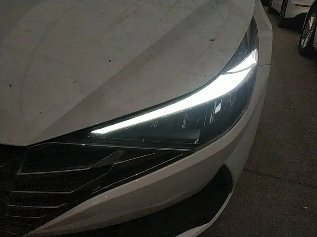 Hyundai Elantra — миниатюра 24