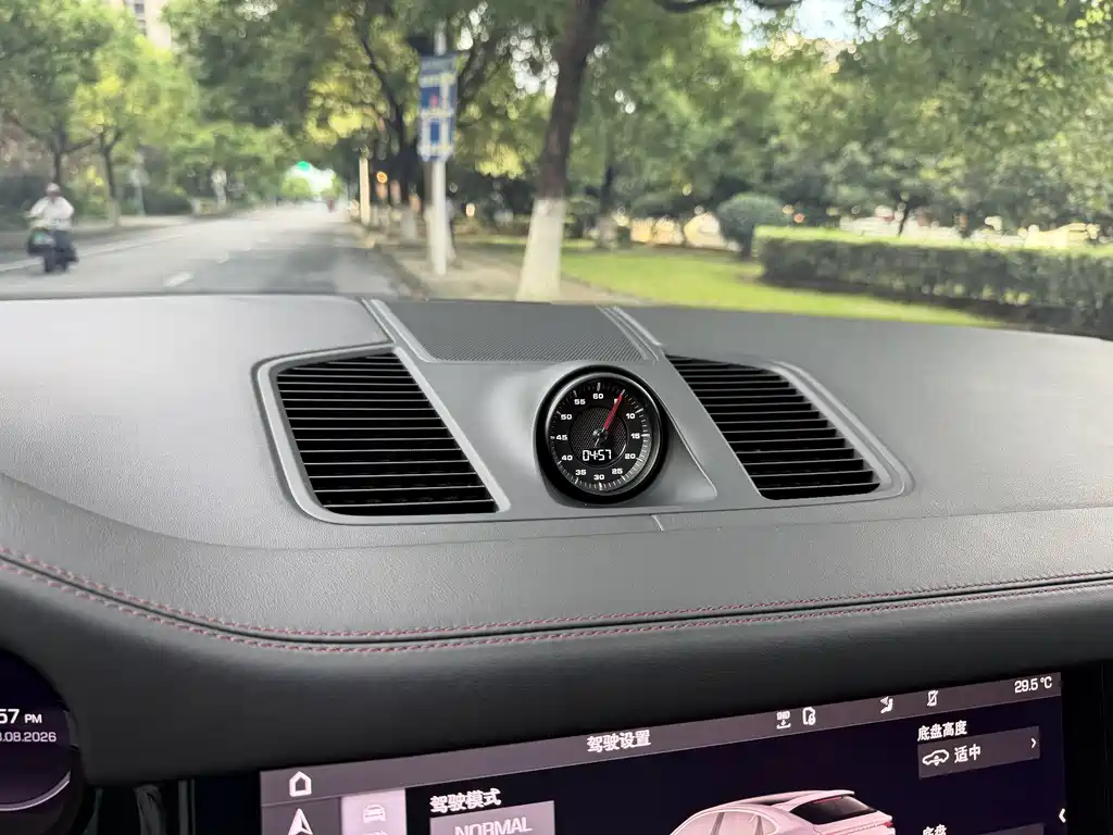 Porsche Cayenne — миниатюра 15