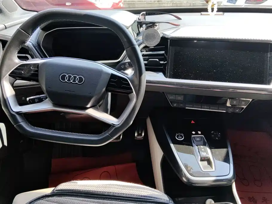 Audi Q4 e-tron — миниатюра 12