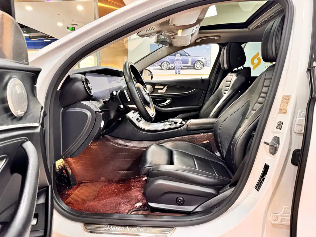 Mercedes-Benz E-Class — миниатюра 10