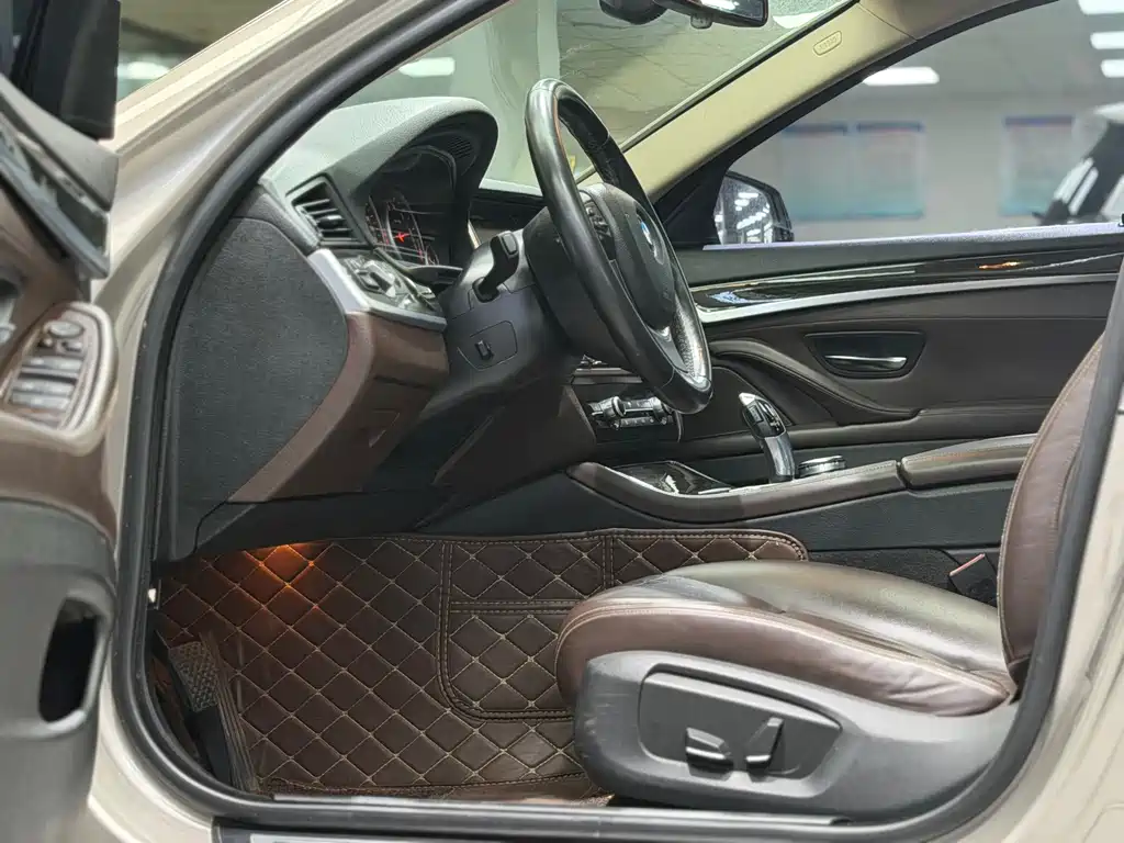 BMW 5 Series — миниатюра 9