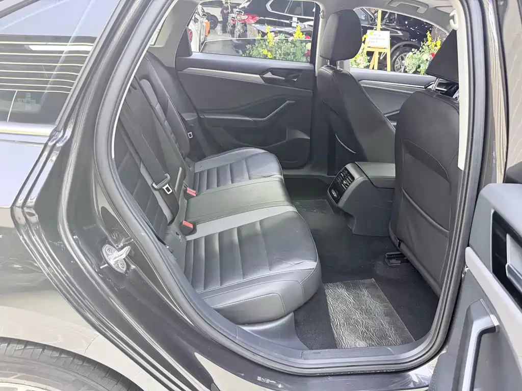 Volkswagen Sagitar — миниатюра 9