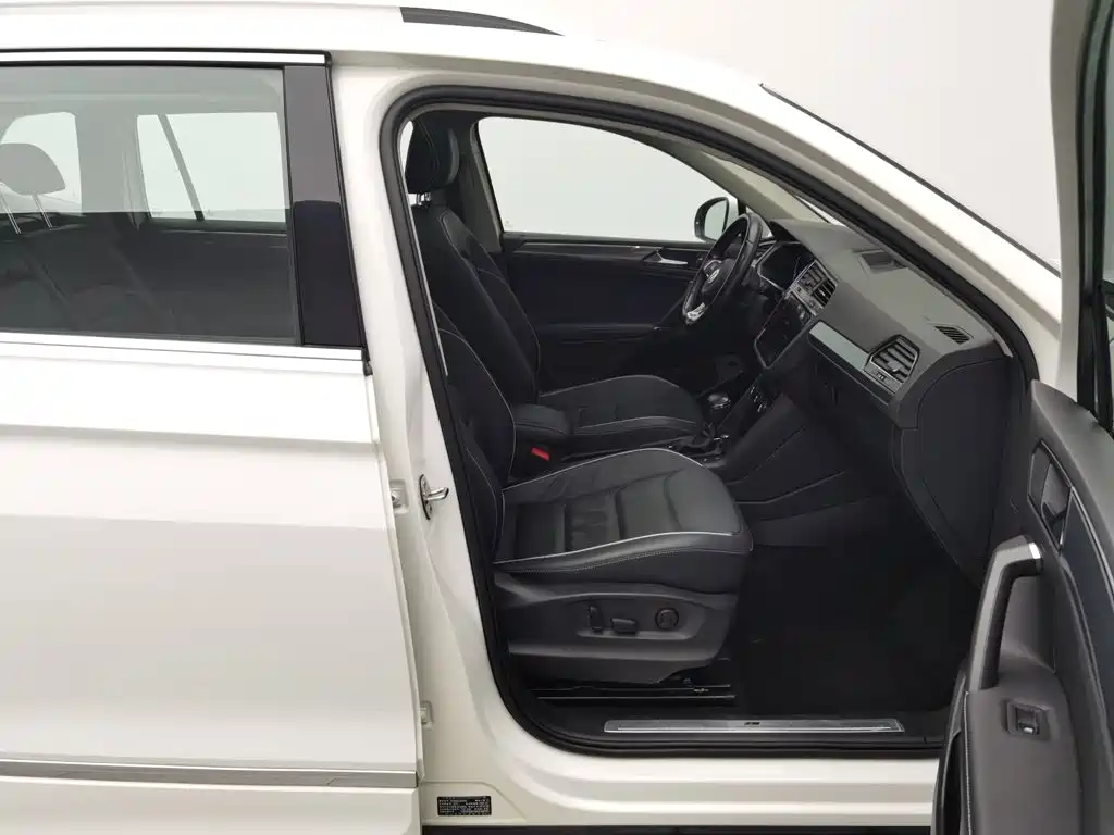 Volkswagen Tiguan L — миниатюра 23