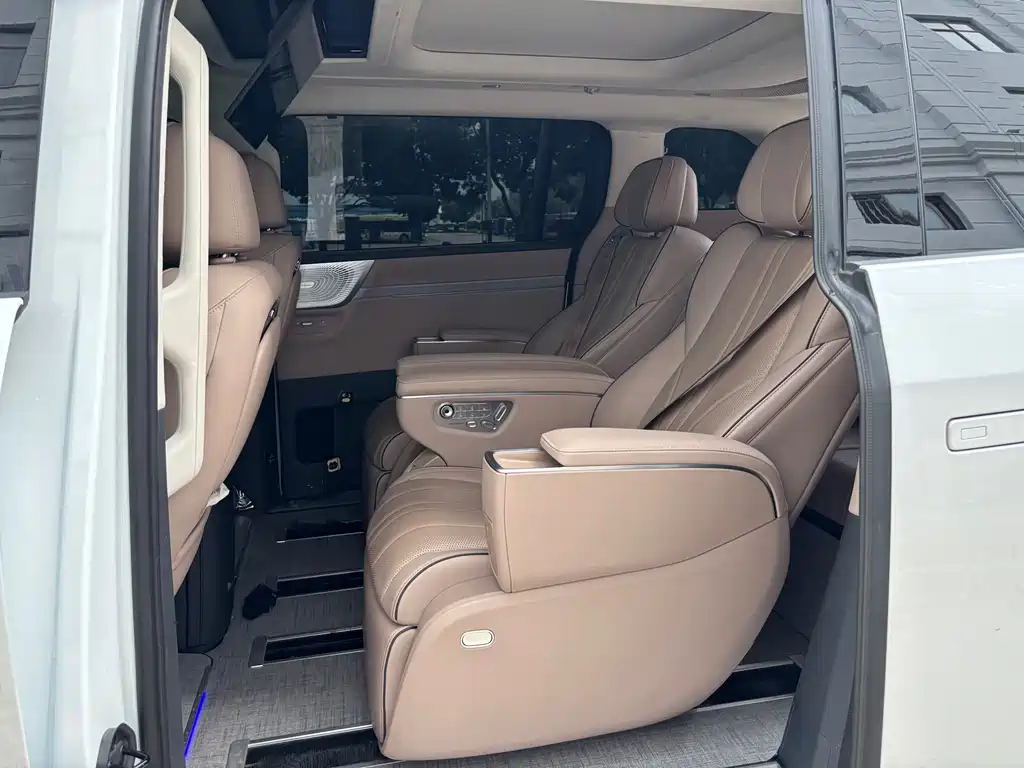 XPeng X9 — миниатюра 12
