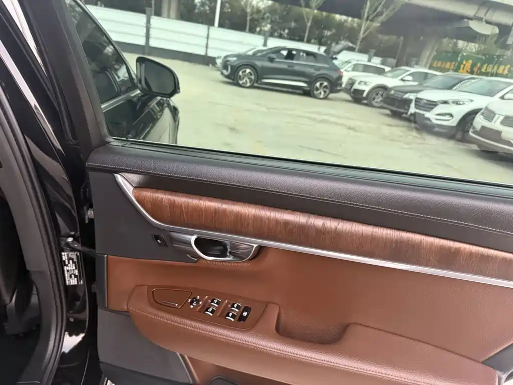 Volvo S90 — миниатюра 9
