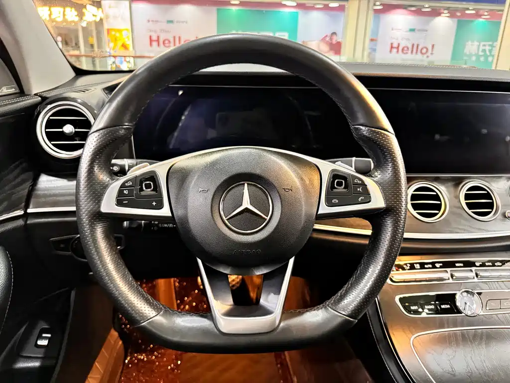Mercedes-Benz E-Class — миниатюра 16