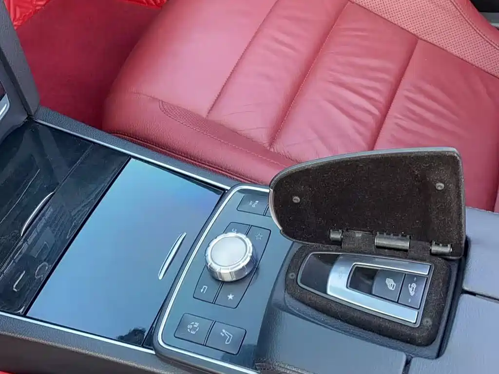 Mercedes-Benz E-Class (Import) — миниатюра 24