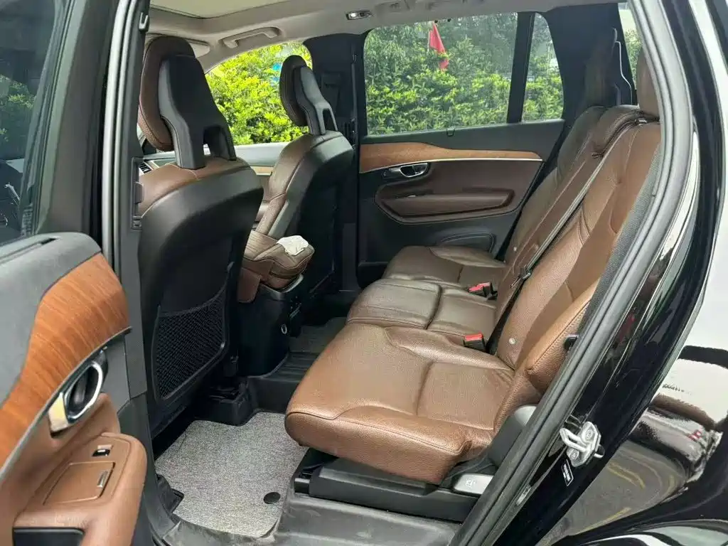 Volvo XC90 — миниатюра 6