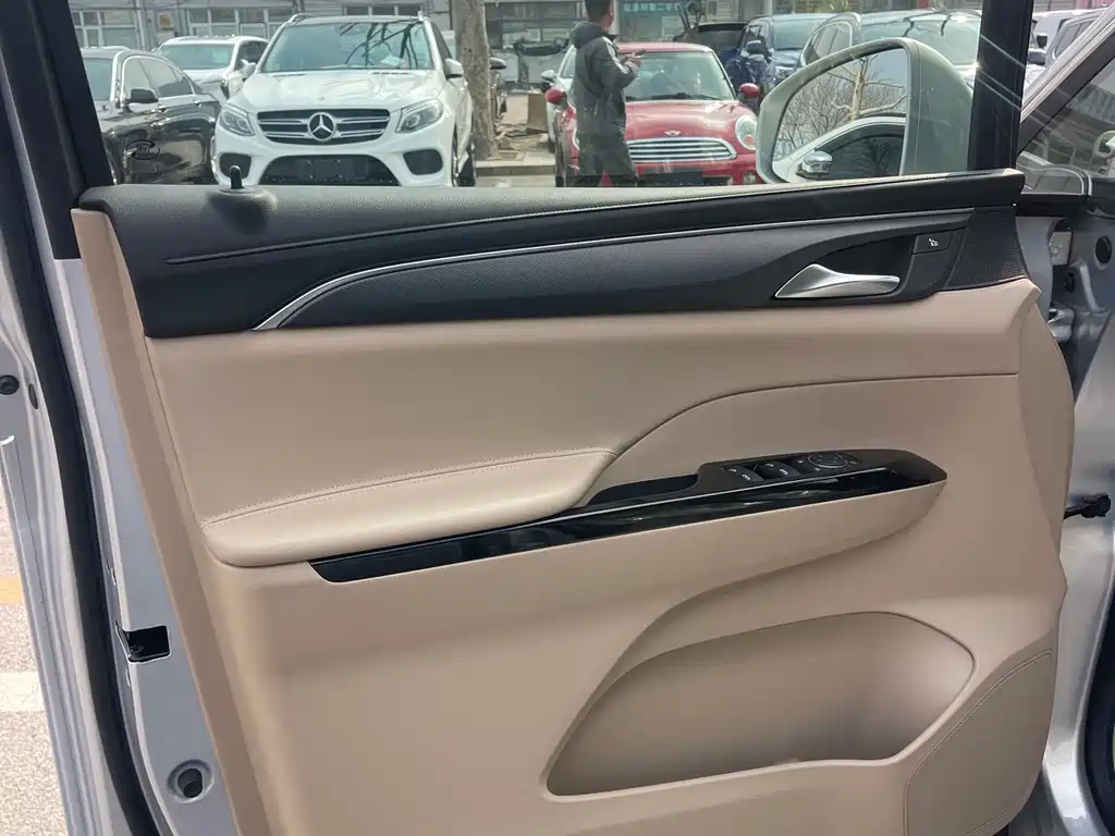 BUICK GL8 NEW ENERGY