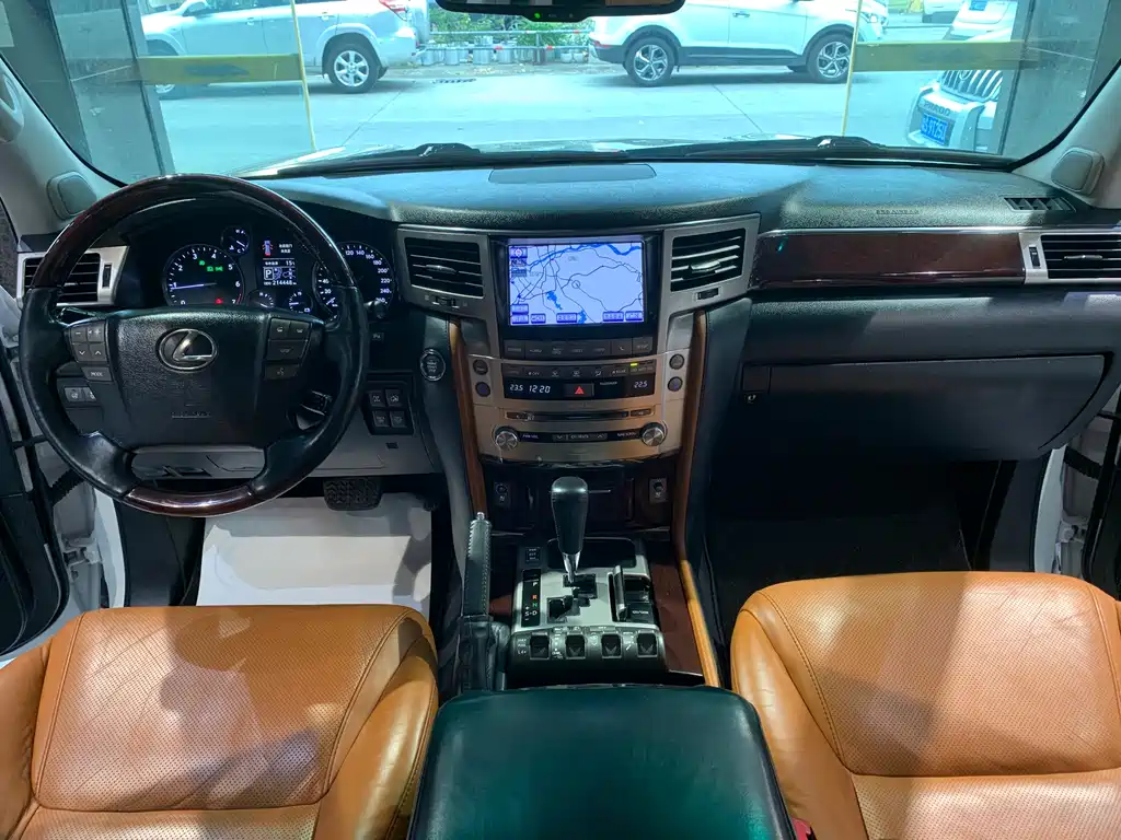 Lexus LX 2013 570