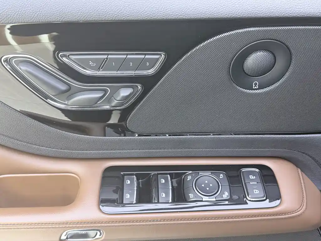 Lincoln Aviator — миниатюра 16