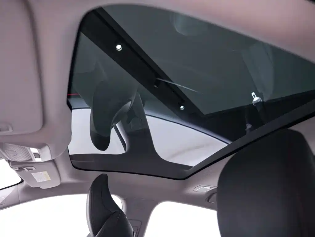 XPeng P7 — миниатюра 17
