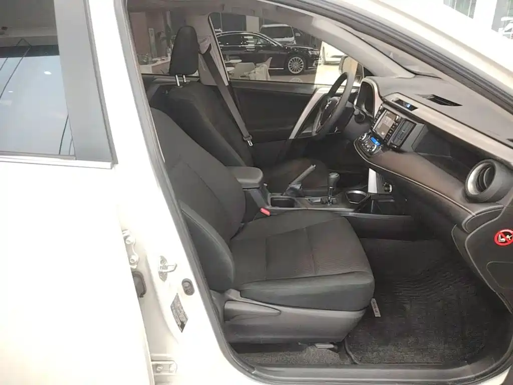 Toyota RAV4 — миниатюра 25