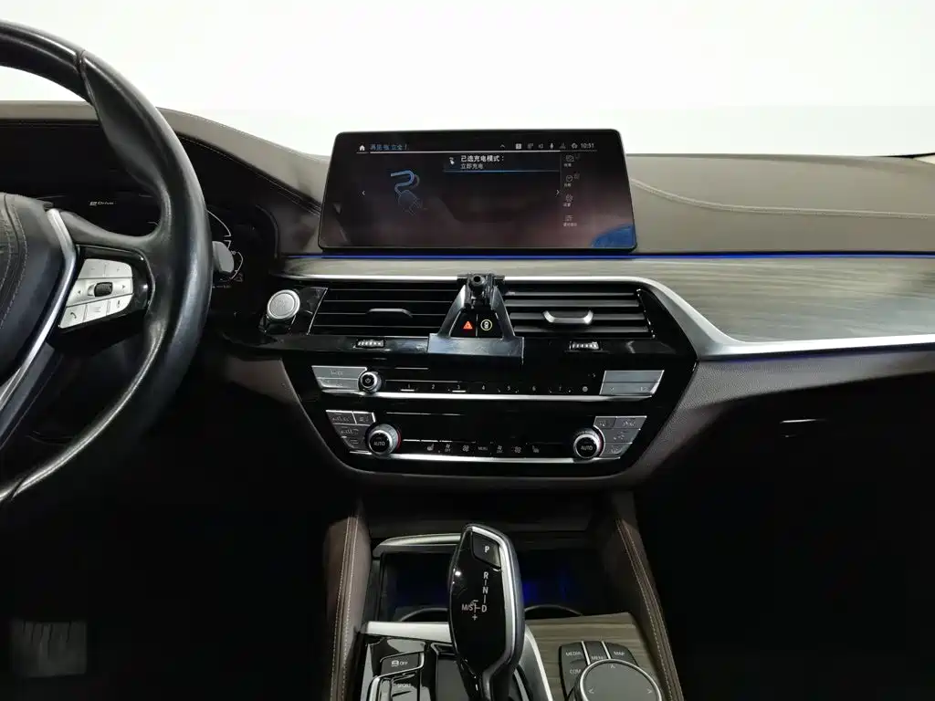 BMW 5 Series New Energy — миниатюра 12