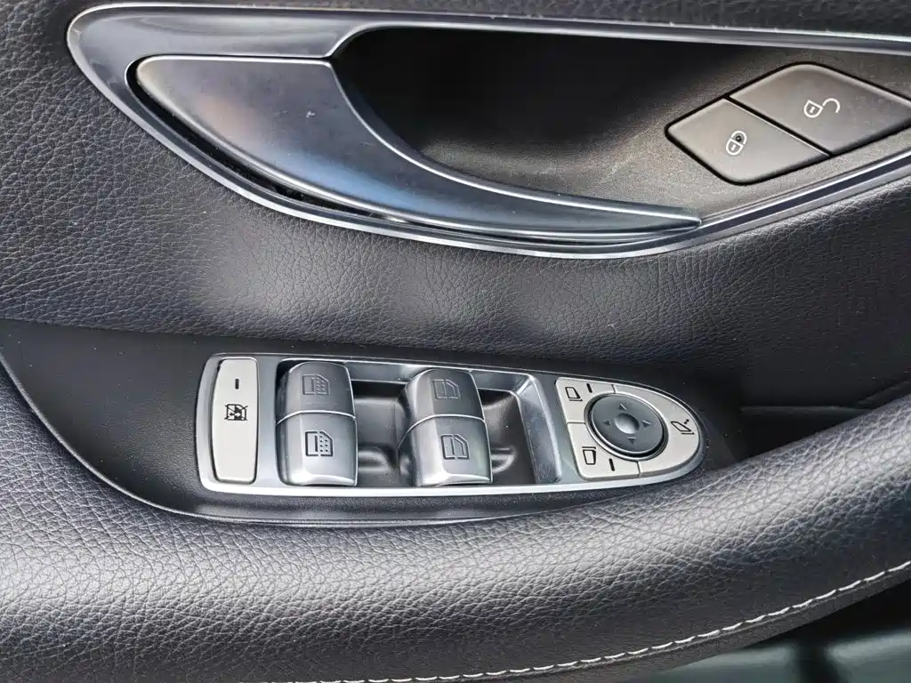 Mercedes-Benz E-Class — миниатюра 38