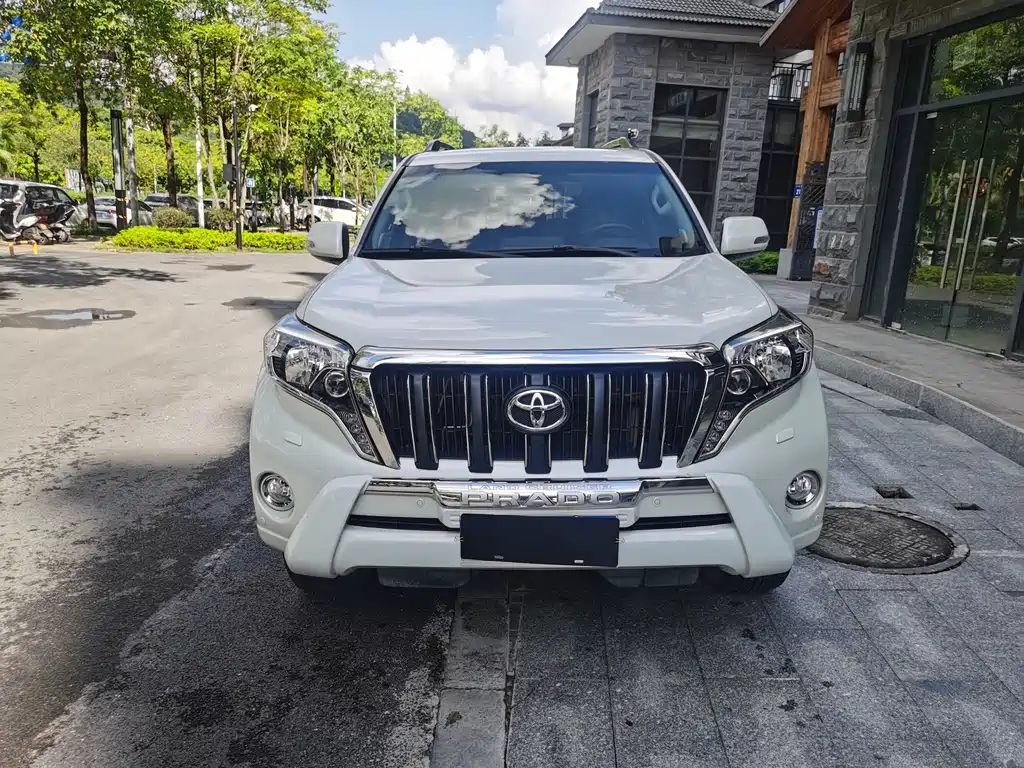 TOYOTA PRADO