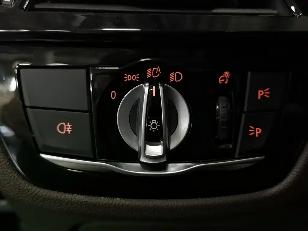 BMW 5 Series New Energy — миниатюра 21