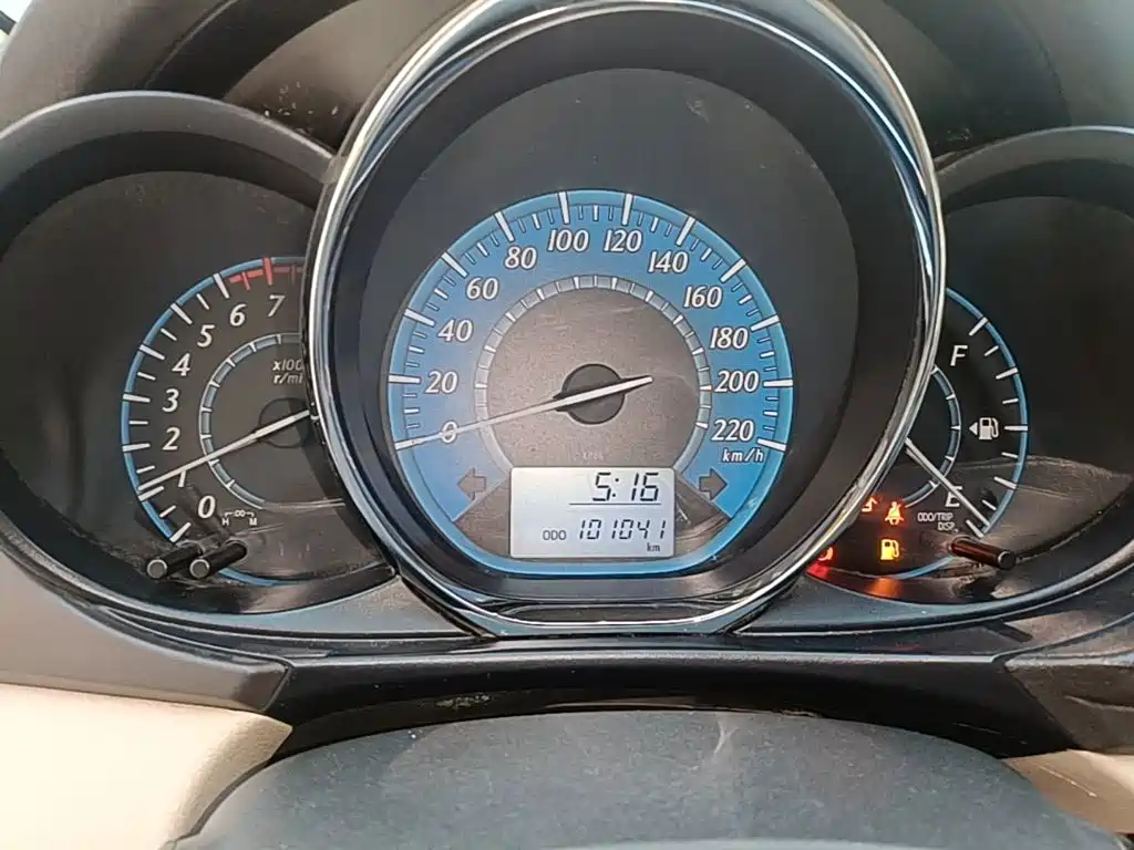 Toyota Yaris L — миниатюра 8