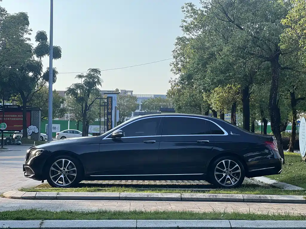 Mercedes-Benz E-Class — миниатюра 4