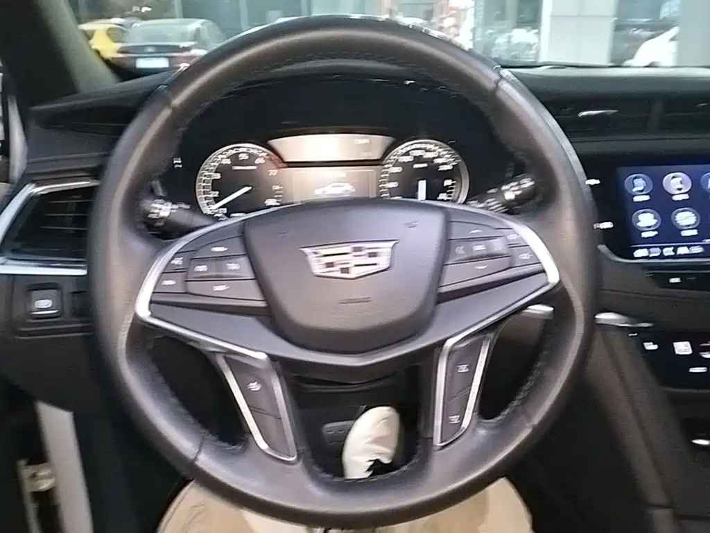 Cadillac XT5 — миниатюра 11