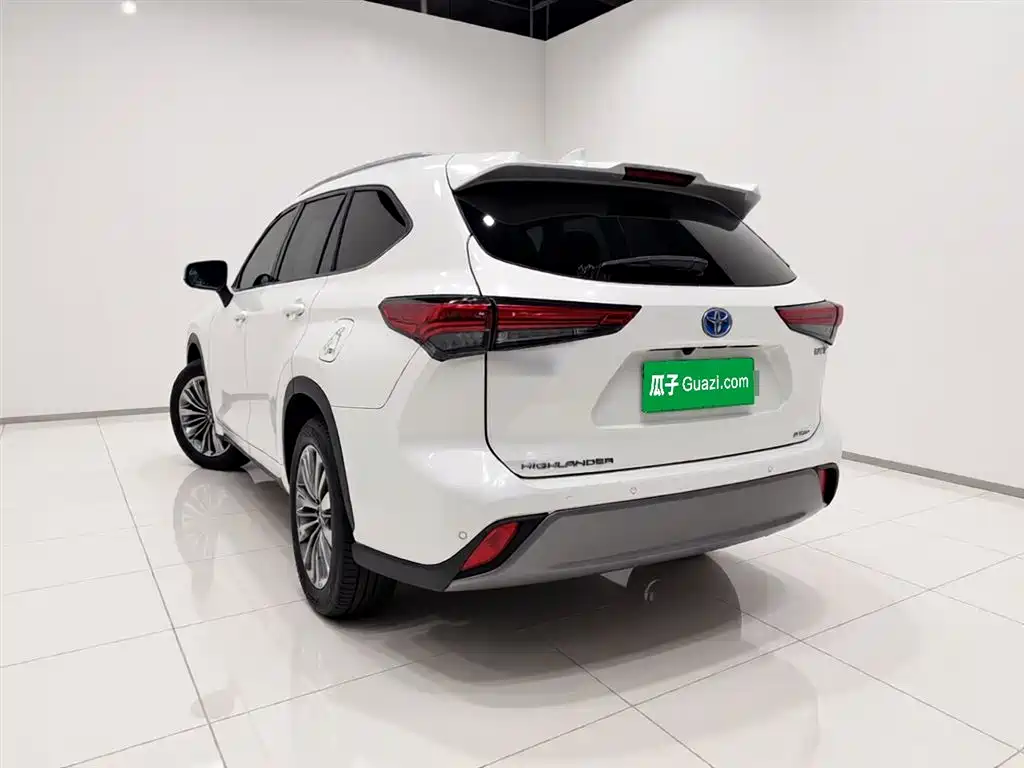 Toyota Highlander 2023 2.5L Luxury 7 мест