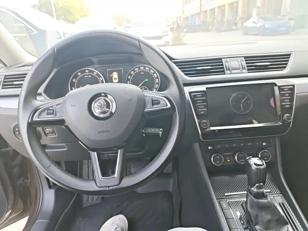 Skoda Superb — миниатюра 10