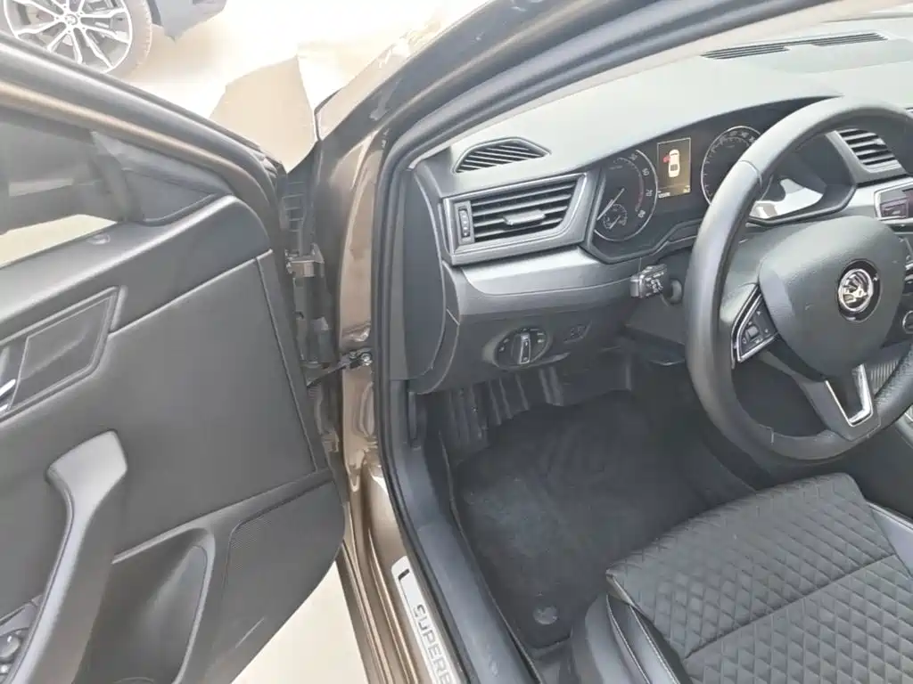 Skoda Superb — миниатюра 16