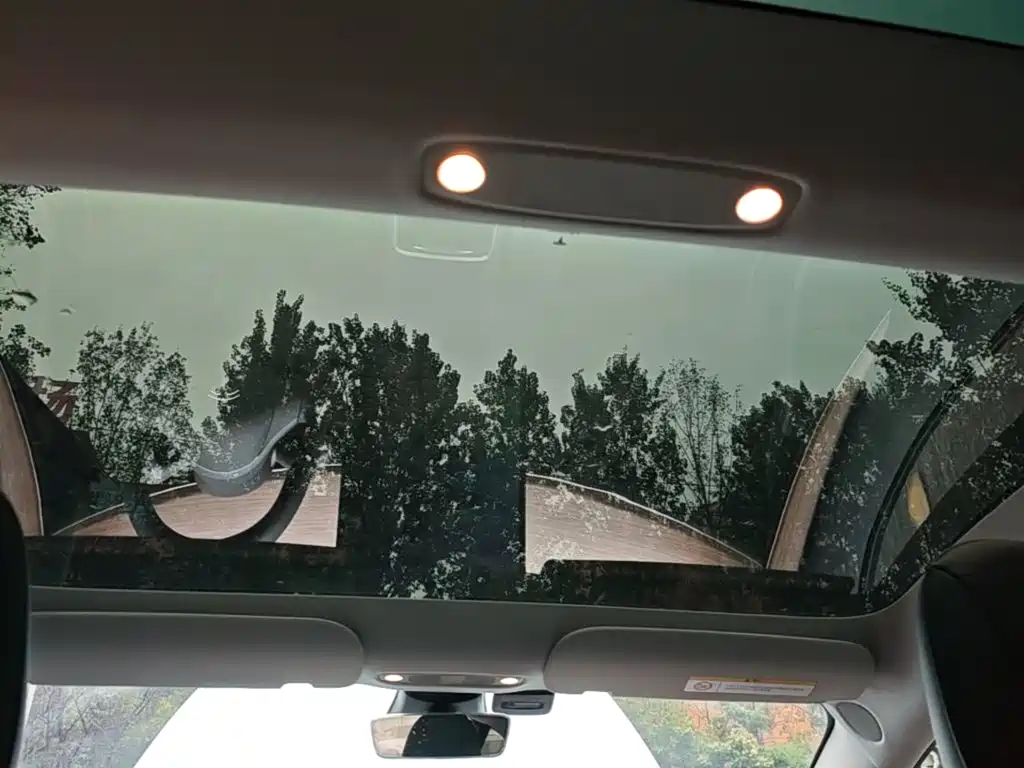 Tesla Model 3 — миниатюра 18