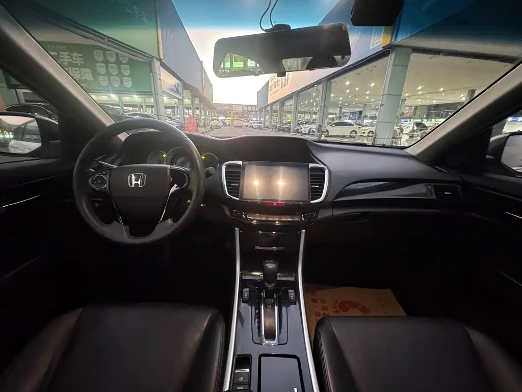 Honda Accord — миниатюра 7
