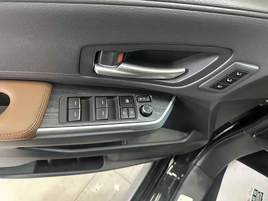 Toyota Granvia — миниатюра 18