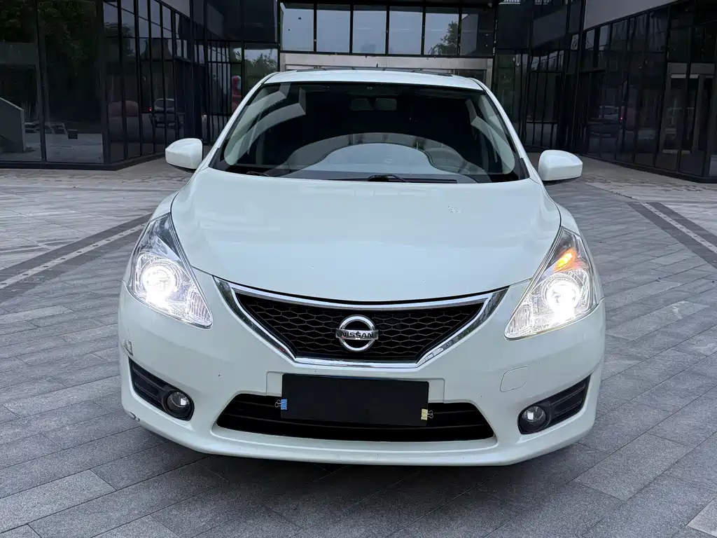 Nissan Tiida — миниатюра 2