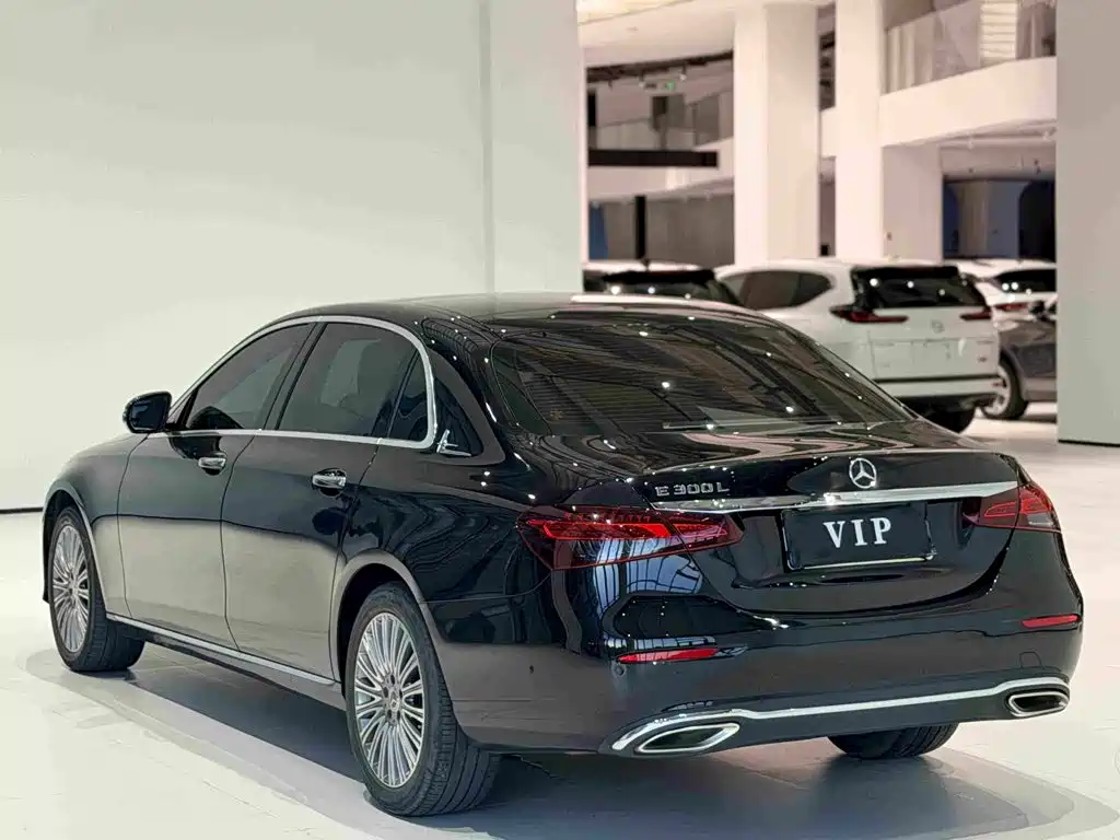 Mercedes-Benz E-Class — миниатюра 4