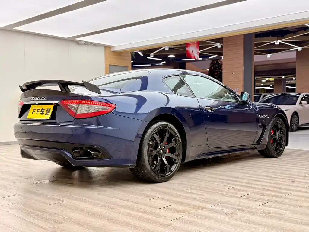 Maserati GranTurismo 2015 4.7L MC