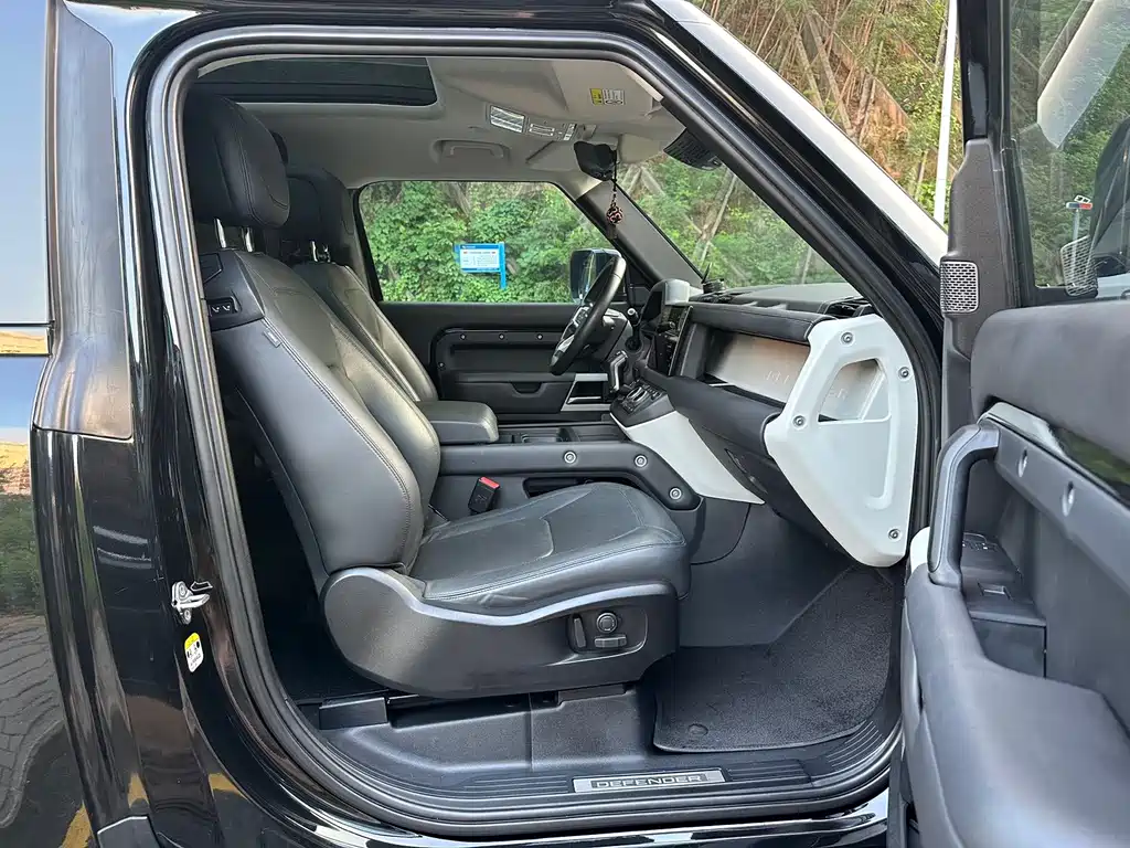 Land Rover Defender — миниатюра 12